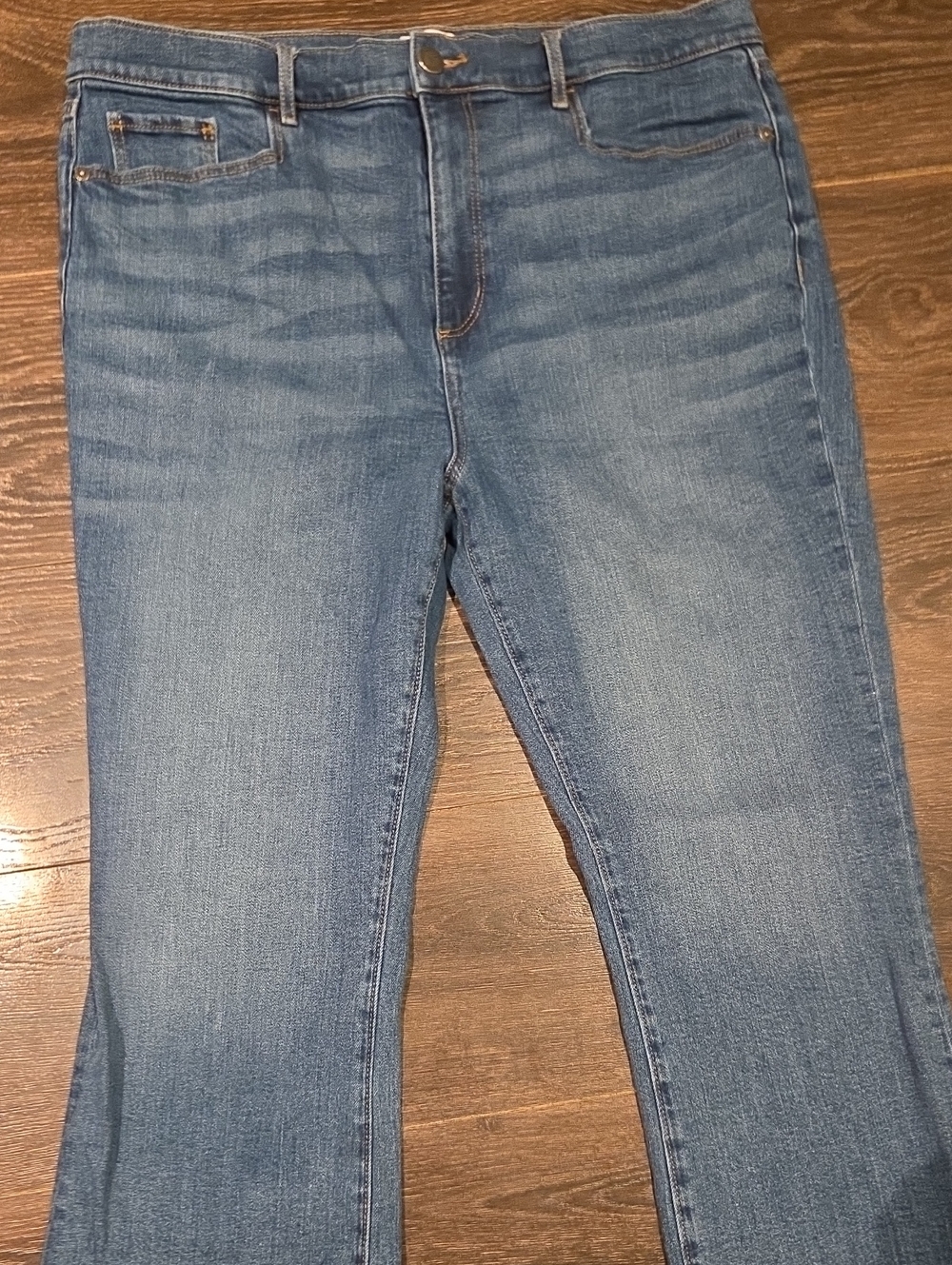 ❤️ ANN TAYLOR LOFT OUTLET HIGH RISE CROP FLARE JEANS, 16 (33) - Picture 3 of 9